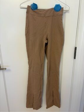 ALO Yoga High-Waist Flare Leggings in Camel